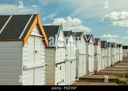 Strand Hütten im Goring-by-Sea in der Nähe von Worthing, West Sussex, England. Stockfoto