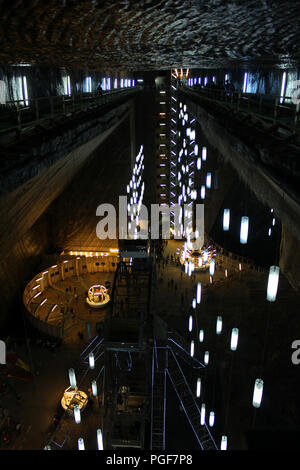 Lichter in Salzbergwerk Salina Werk Turda Rumänien Stockfoto