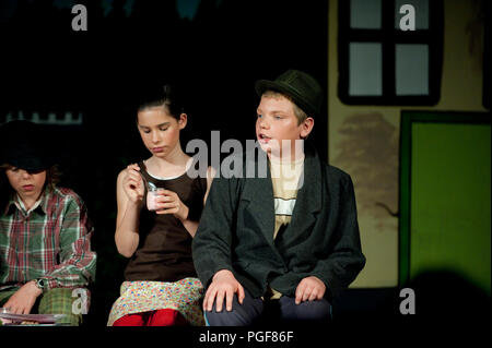 Jugend Theatergruppe Joker performing 'Belle & Beest" in Haacht (Belgien, 26/04/2009) Stockfoto