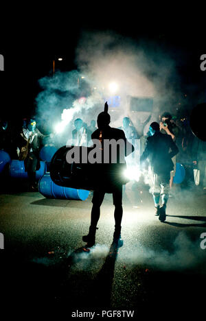Die 'Biwak' Feuer Show von Générik Vapeur am Theater Op de Markt Straßentheater-Festival in Hasselt (Belgien, 08/08/2010) Stockfoto