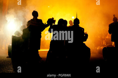 Die 'Biwak' Feuer Show von Générik Vapeur am Theater Op de Markt Straßentheater-Festival in Hasselt (Belgien, 08/08/2010) Stockfoto