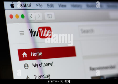 New York, USA - 18. August 2017: Youtube Video Sharing Service auf dem Laptop Bildschirm schließen. Internet Video Kanal Stockfoto
