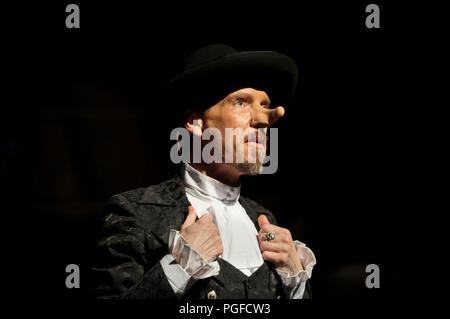 Theater Company WTThumor spielen Cyrano von Edmond Rostand, angepasst von Jo Roets, unter der Regie von Gert Boey (Willebroek, 04/05/2017) Stockfoto