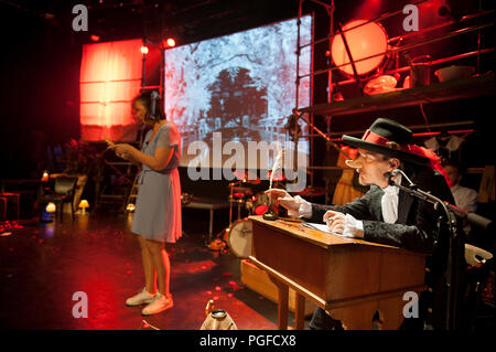 Theater Company WTThumor spielen Cyrano von Edmond Rostand, angepasst von Jo Roets, unter der Regie von Gert Boey (Willebroek, 04/05/2017) Stockfoto