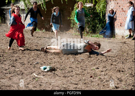 Die Dag Menjère, Dag Frau Jugend Projekt an der Spots Op West Theater Festival in Bruxelles (Belgien, 12/07/2009) Stockfoto