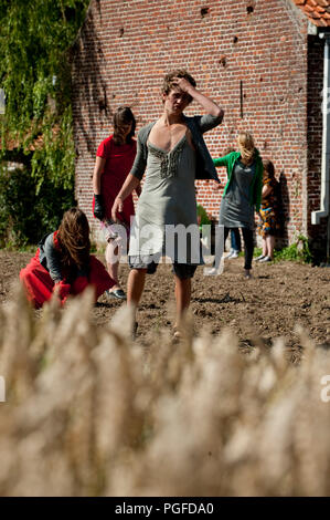 Die Dag Menjère, Dag Frau Jugend Projekt an der Spots Op West Theater Festival in Bruxelles (Belgien, 12/07/2009) Stockfoto