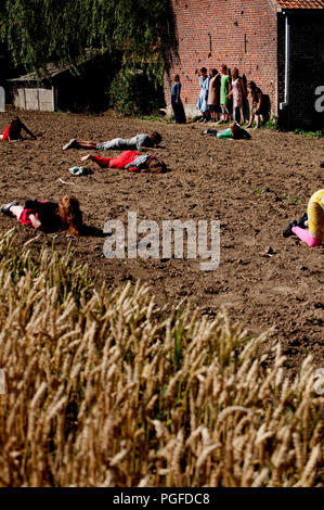 Die Dag Menjère, Dag Frau Jugend Projekt an der Spots Op West Theater Festival in Bruxelles (Belgien, 12/07/2009) Stockfoto