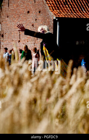 Die Dag Menjère, Dag Frau Jugend Projekt an der Spots Op West Theater Festival in Bruxelles (Belgien, 12/07/2009) Stockfoto