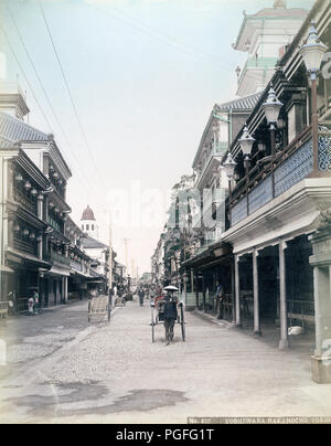 [C. 1890 Japan - yoshiwara Bordelle, Tokio] - drei - Geschichte Holz- Bordelle in Nakanocho in der Prostitution und Vergnügungsviertel Yoshiwara in Tokio. 19 Vintage albumen Foto. Stockfoto