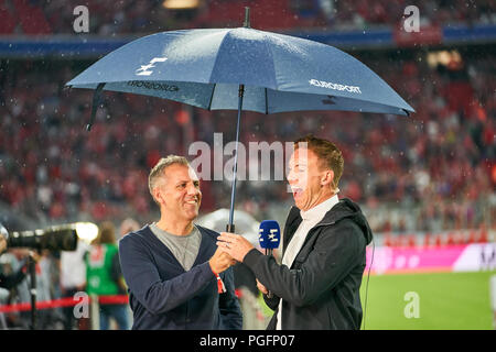 FC Bayern München, München, August 24, 2018 Julian NAGELSMANN, Chef-Trainer TSG Hoffenheim, mit Holger KLIEM, Media Director Hoffenheim, Eurosport interview FC BAYERN MÜNCHEN - TSG 1899 Hoffenheim 3-1 - DFL-Bestimmungen verbieten die Verwendung von Fotografien als BILDSEQUENZEN und/oder quasi-VIDEO - 1. Deutsche Fussball Liga, München, August 24, 2018, Saison 2018/2019, Spieltag 1 © Peter Schatz/Alamy leben Nachrichten Stockfoto