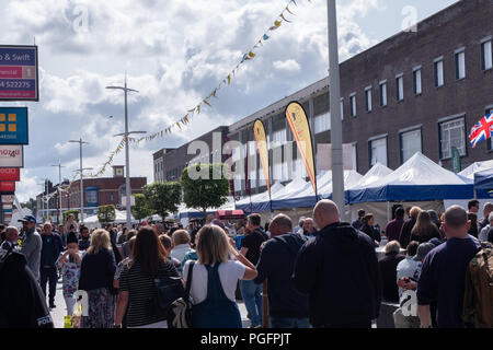 Bolton, Großbritannien. 25. August 2018. Fotos auf der belebten Samstag Nachmittag der drei Tag Essen und Trinken Festival in Bolton, Manchester, die dauert von Freitag, den 24. August bis Montag, den 27. August. Das Festival ist das größte im Nordwesten von England. Credit: Ruaux/Alamy leben Nachrichten Stockfoto