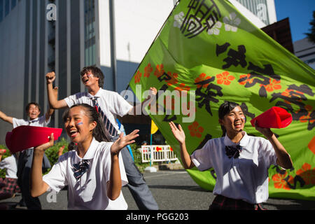 Nagoya, Aichi, Japan. 26 Aug, 2018. Tanz Teilnehmer gesehen, die auf der Straße in Nagoya. Nippon Domannaka Festival in Nagoya, Aichi. Eine der größten Dance Festival in Japan. Das Festival hatte 210 Dance Teams mit 23.000 Künstler aus dem In- und ausserhalb von Japan, und über 2 Millionen Zuschauern. Credit: Takahiro Yoshida/SOPA Images/ZUMA Draht/Alamy leben Nachrichten Stockfoto