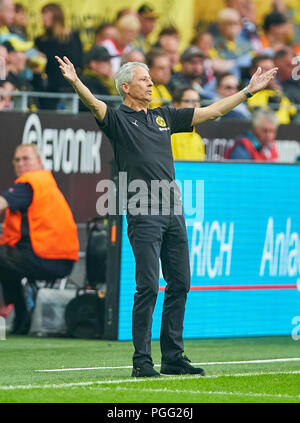 BVB-RB Leipzig Fussball, Dortmund, August 26, 2018 Lucien FAVRE, Chef-Trainer BVB Gestikulieren, geben Anweisungen, Aktion, Bild, Geste, Gestik, Bewegung, zeigen, interpretieren, Mimik, Borussia Dortmund - RB LEIPZIG - DFL-Bestimmungen verbieten die Verwendung von Fotografien als BILDSEQUENZEN und/oder quasi-VIDEO - 1. Bundesliga, Dortmund, August 26, 2018, Saison 2018/2019, Spieltag 1, BVB, © Peter Schatz/Alamy leben Nachrichten Stockfoto