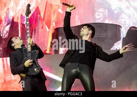 Brendon Urie der Panik! In der Disco führt live auf der Bühne bei Leeds Festival, UK, 26. August 2018. Stockfoto