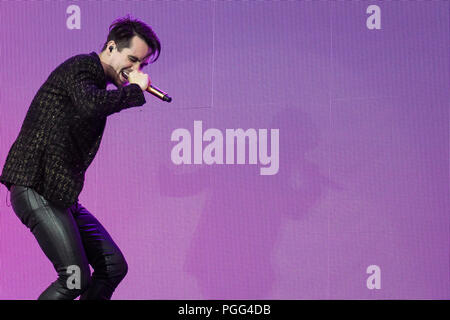 Brendon Urie der Panik! In der Disco führt live auf der Bühne bei Leeds Festival, UK, 26. August 2018. Stockfoto