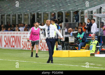 Mailand, Italien. 26 August, 2018. Luciano Spalletti Cheftrainer des FC Internazionale Gesten während der Serie A-Spiel zwischen dem FC Internazionale und Torino Fc. Credit: Marco Canoniero/Alamy leben Nachrichten Stockfoto