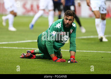 Mailand, Italien. 26 August, 2018. Salvatore Sirigu von Torino FC in Aktion während der Serie ein Fußballspiel zwischen FC Internazionale und Torino Fc. Credit: Marco Canoniero/Alamy leben Nachrichten Stockfoto