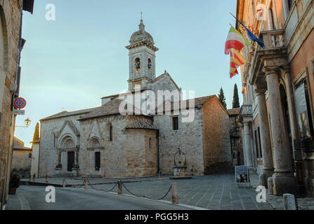 SAN QUIRICO D'ORCIA - 29. Mai: Die Stiftskirche von San Quirico d'Orcia, Toskana, Italien, Mai 29,2017. Stockfoto