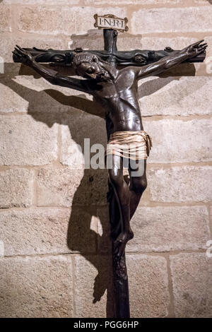 Caceres, Spanien - 13. Juli 2018: Heilige Kruzifix von Santa Maria de Jesus Christus (Schwarz) in ihrer Kapelle, ist eine anonyme Carving und ist in der Kathedrale o Stockfoto