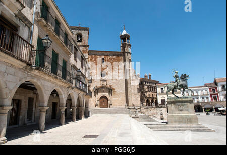 Trujillo, Spanien - 14. Juli 2018: Reiterstandbild der Eroberer Francisco Pizarro, die Arbeit des amerikanischen Bildhauers Charles Cary Rumsey, locat Stockfoto