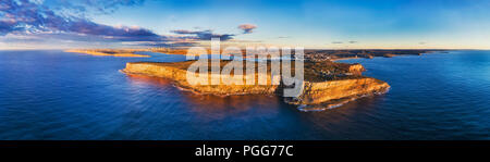 Alle Sydney Küste aus den östlichen Vororten zu den nördlichen Stränden in einfacher Breite Antenne 180 Grad Panorama gegen NOrth Head am Eingang nach Sydney Harb Stockfoto