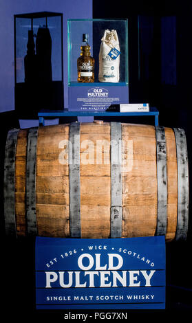 Bild: Old Pulteney Cask 202 Exclusive Special Edition am Flughafen Edinburgh World Duty Free Stockfoto