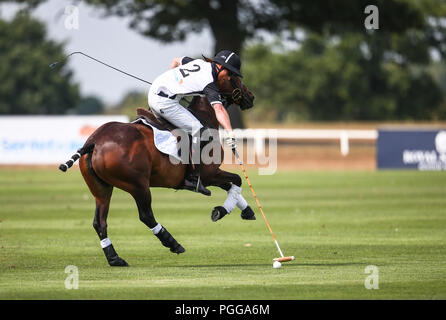 Prinz Harry spielt in der Sentebale ISPS Handa Polo Cup an der königlichen Grafschaft Berkshire Polo Club bietet: Prinz Harry, Harry Herzog von Sussex, Wo: Windsor, Großbritannien Wann: 26 Aug 2018 Quelle: John rainford/WANN Stockfoto