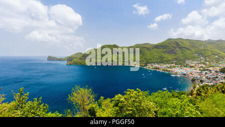 Panoramablick auf Jade Mountain in der Nähe der kleinen Stadt Soufriere auf St. Lucia Insel in der Karibik Stockfoto