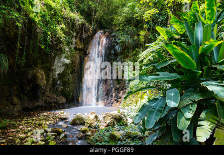 Schöne Landschaft von Diamond Wasserfall auf Saint Lucia Insel in der Karibik Stockfoto