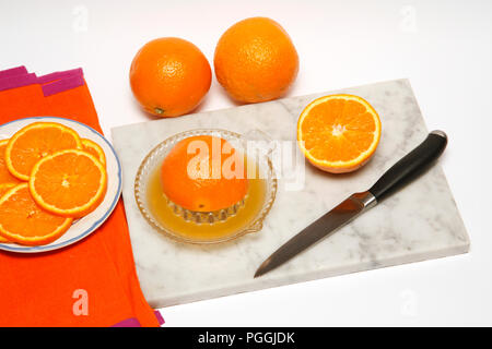 Gefüllte Forelle mit Schinken und orange. Schritt für Schritt. Zubereitetes Gericht: BM 87 ED Stockfoto