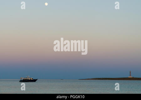 Illa de l'Aire Leuchtturm, Punta Prima, Menorca, Spanien, im Mondschein Stockfoto