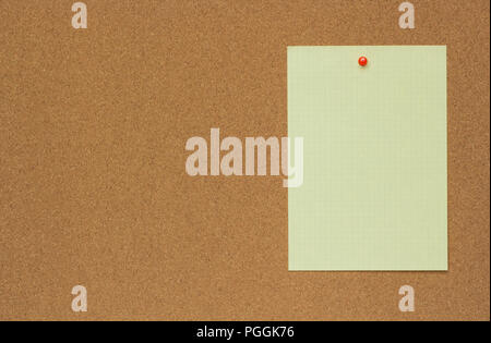 Close-up Textur eines braunen Cork board Blatt mit einem Blatt Papier Stockfoto
