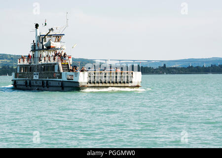 Fähre Schiff am Balaton im 14. Juli 2018 Tihany (Ungarn) Stockfoto