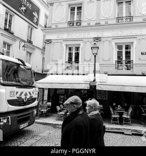 B&W Blick auf den Platz der Pariser Straßen im Winter, Paris, Ile-de-France, Frankreich Stockfoto