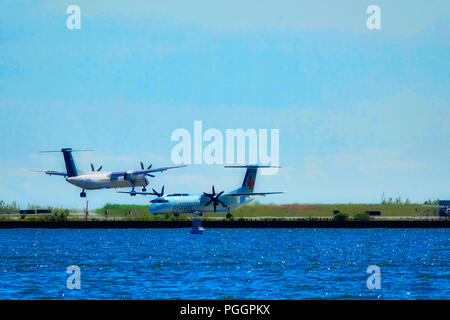 Toronto, Canada-August 20, 2018: Flugzeuge landen in Billy Bishop Toronto City Airport auf Toronto Islands Stockfoto