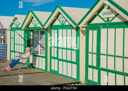 Holz- Kabinen am Strand von Cayeux-sur-Mer in der Normandie, Frankreich Stockfoto