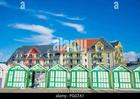 Holz- Kabinen am Strand von Cayeux-sur-Mer in der Normandie, Frankreich Stockfoto