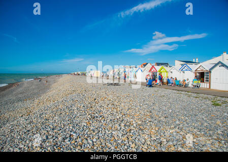 Holz- Kabinen am Strand von Cayeux-sur-Mer in der Normandie, Frankreich Stockfoto