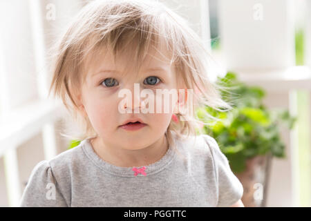 Eineinhalb Jahre altes Mädchen, MT, USA Stockfoto