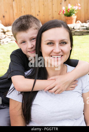 Mutter mit 7 Jahre alten Sohn, MT, USA Stockfoto