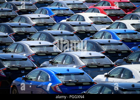 Hunderte von Honda Pkw und SUVs warten auf Export saß in Wartebereiche in Southampton Docks UK. Stockfoto