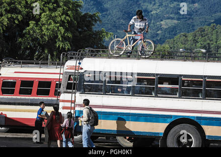 Bushaltestelle in Antigua Guatemala, Guatemala Stockfoto