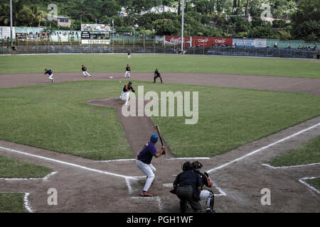 Professionelle Baseballspiele zwischen dem Heimteam Matagalpa und dem Besuch der Boer of Managua in Managua, Nicaragua Stockfoto