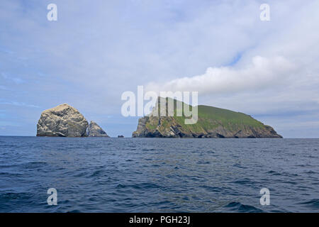 Blick auf Boreray und das Meer Stapel vom Meer aus St Kilda Stockfoto