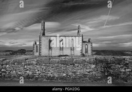 Die Überreste der ehemaligen Kirche von Irland, Kilronan, Inishmore, Aran Islands, Grafschaft Galway. Stockfoto