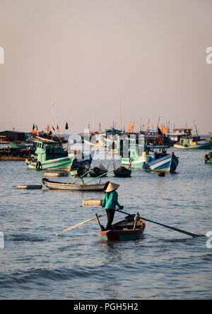 Fischerboote in Bai Xep günstig im Dorf ein Thoi, auf der Insel Phu Quoc, Vietnam Stockfoto