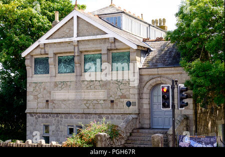 Um Newlyn ein aktives Fischerdorf an der Küste von Cornwall. Cornwall England UK Newlyn Art Gallery Stockfoto