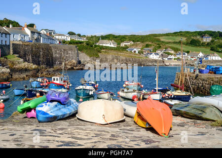 Coverack ein kleines Fischerdorf an der Lizard Halbinsel, Cornwall, England, Großbritannien Stockfoto