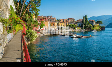 Schöne Varenna Waterfront an einem sonnigen Nachmittag, Comer See, Lombardei, Italien. Stockfoto