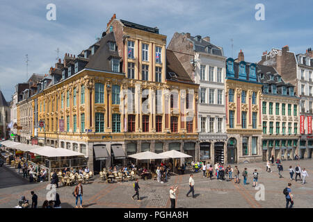 Lille, Frankreich - 15. Juni 2018: die alten Fassaden in der Place du Général de Gaulle, genannt auch Grand Place oder Hauptplatz. Stockfoto